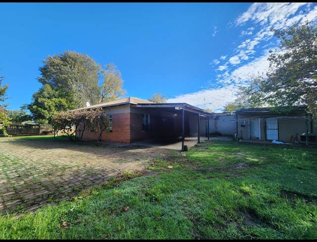 2 BEDROOM FREEHOLD FOR SALE IN LEEUHOF
